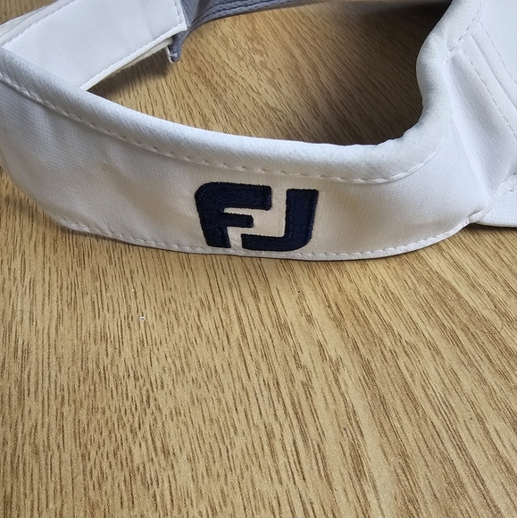 Titleist FootJoy Pro V1 Golf Visor Adjustable White w/ Black Embroidery NWOT - Picture 6 of 7